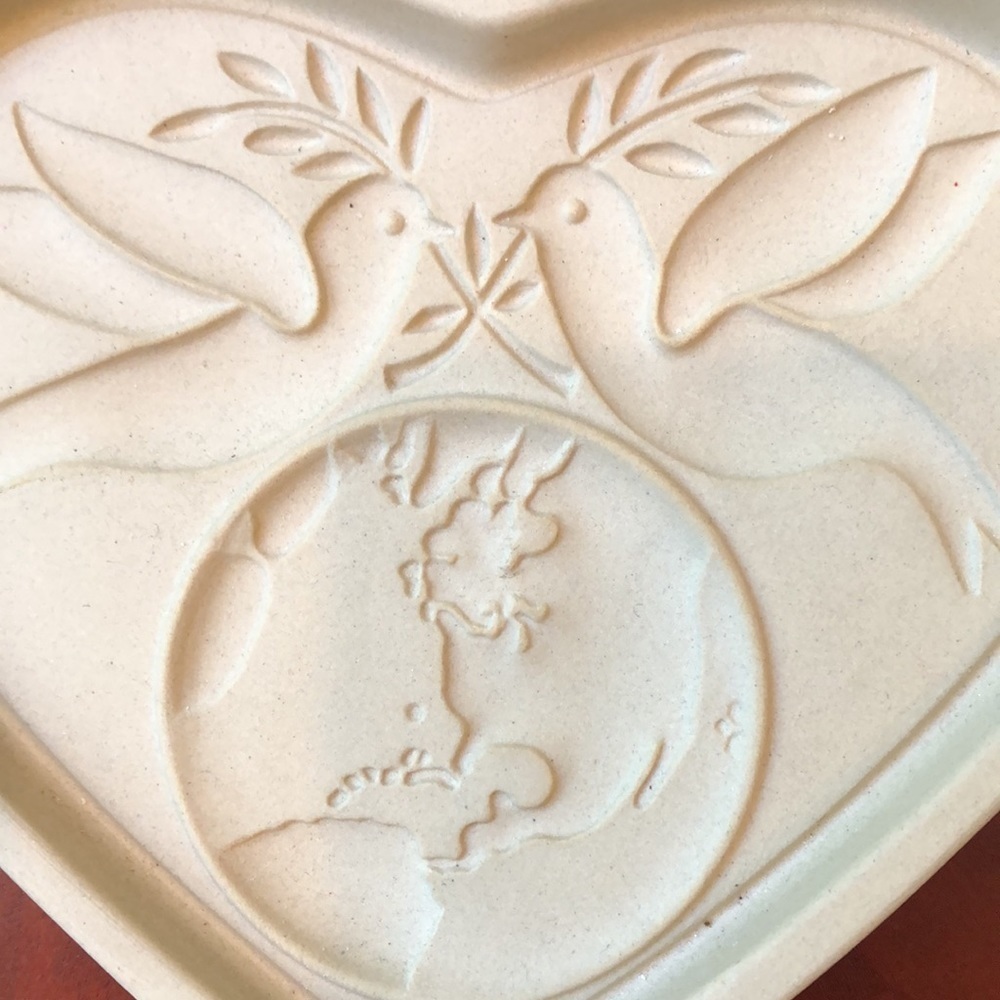 RARE Vintage Pampered Chef Peace On Earth 2002 Stoneware Cookie Mold orig box - Picture 3 of 10